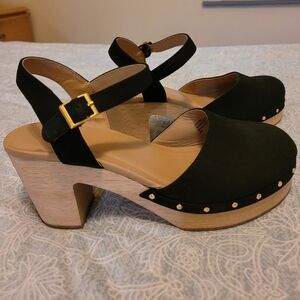 LOFT black leather studded platform sandals Size 9.